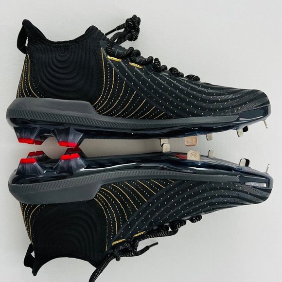 Under Armour  3022059 Harper 4 Low St Metal Cleats Shoes Black / Gold - Picture 1 of 5